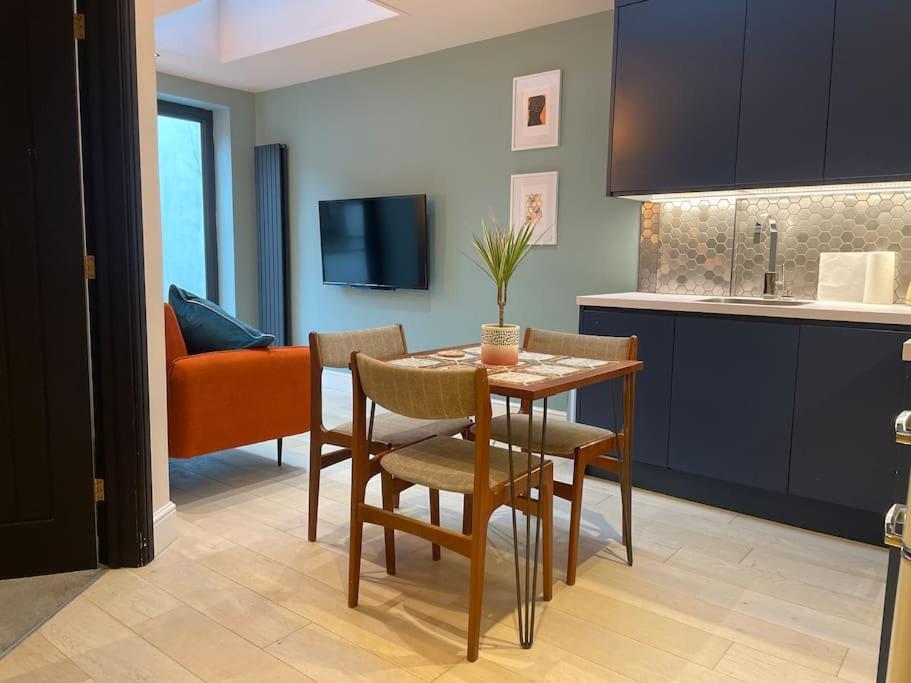Pillow Menu! 1 Bed Garden Flat Finsbury Park Londra Exterior foto